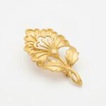 21K Gold Floral Brooch - Image 4